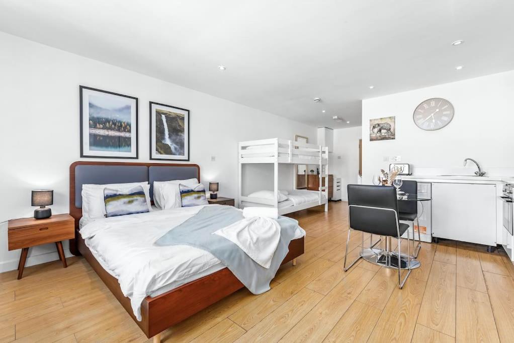 Spacious And Delightful Sleep 5 Piccadilly Vrc Londen Buitenkant foto