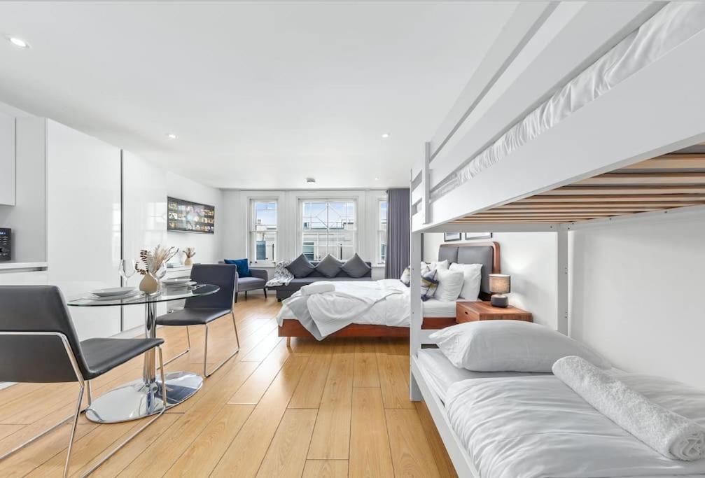 Spacious And Delightful Sleep 5 Piccadilly Vrc Londen Buitenkant foto