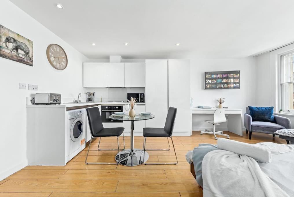 Spacious And Delightful Sleep 5 Piccadilly Vrc Londen Buitenkant foto