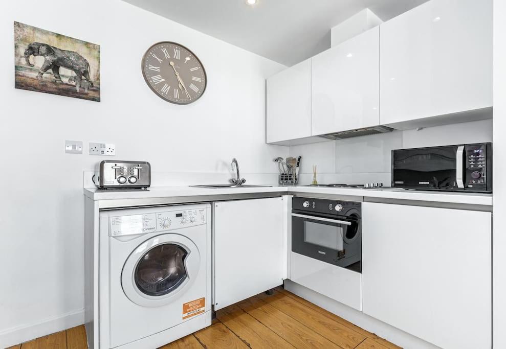 Spacious And Delightful Sleep 5 Piccadilly Vrc Londen Buitenkant foto