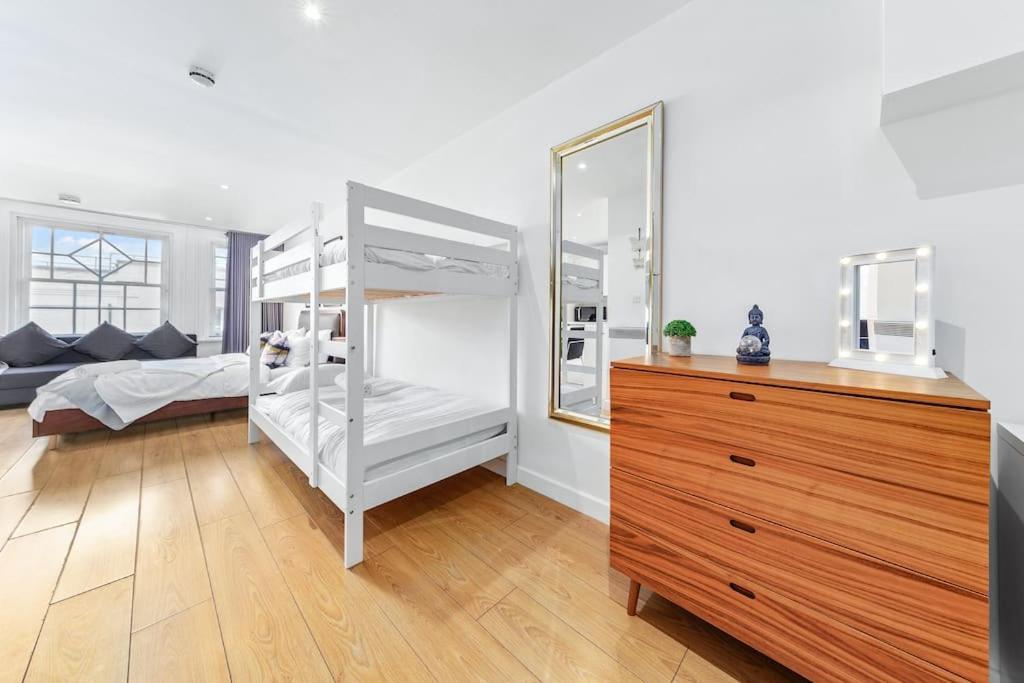 Spacious And Delightful Sleep 5 Piccadilly Vrc Londen Buitenkant foto