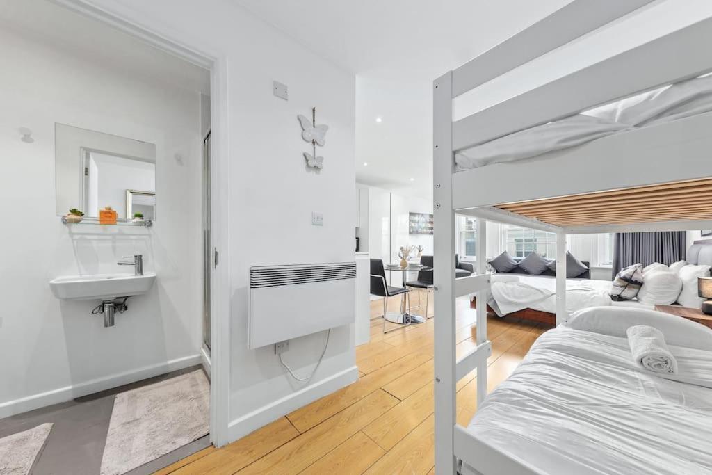 Spacious And Delightful Sleep 5 Piccadilly Vrc Londen Buitenkant foto